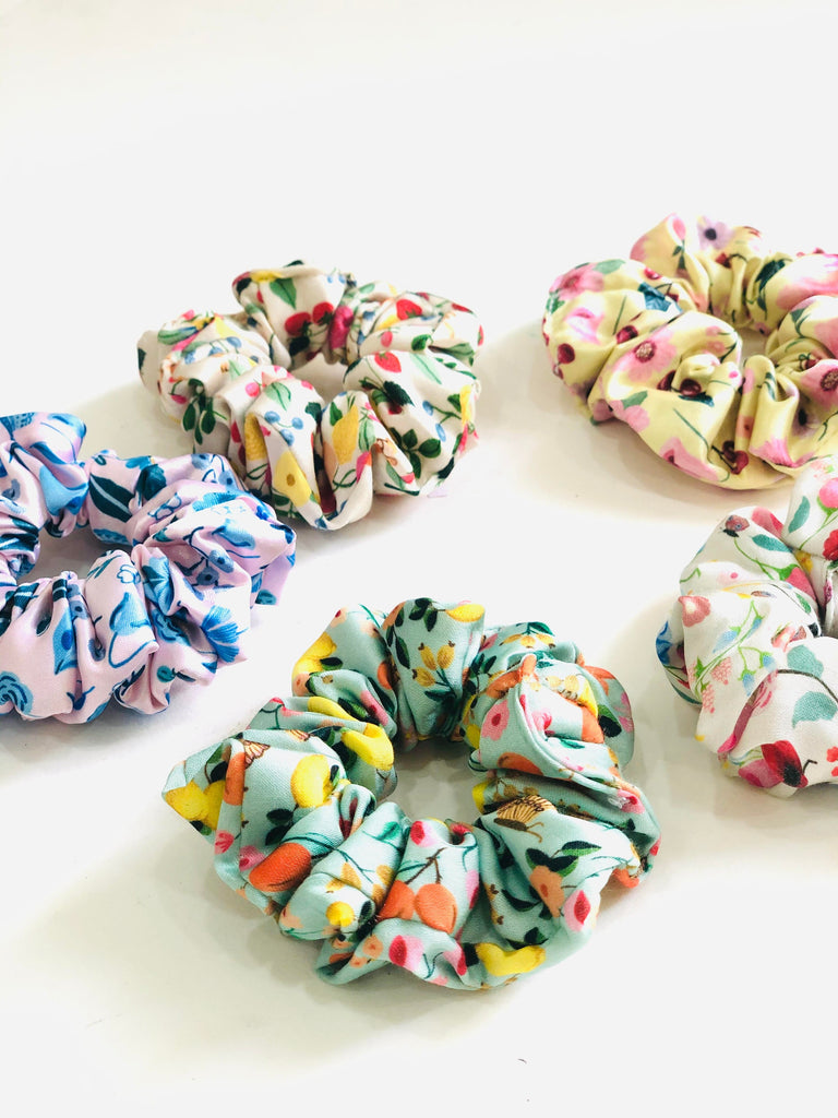 THE SPRING PALETTE Hair Accessory Amore Regular Scrunchie