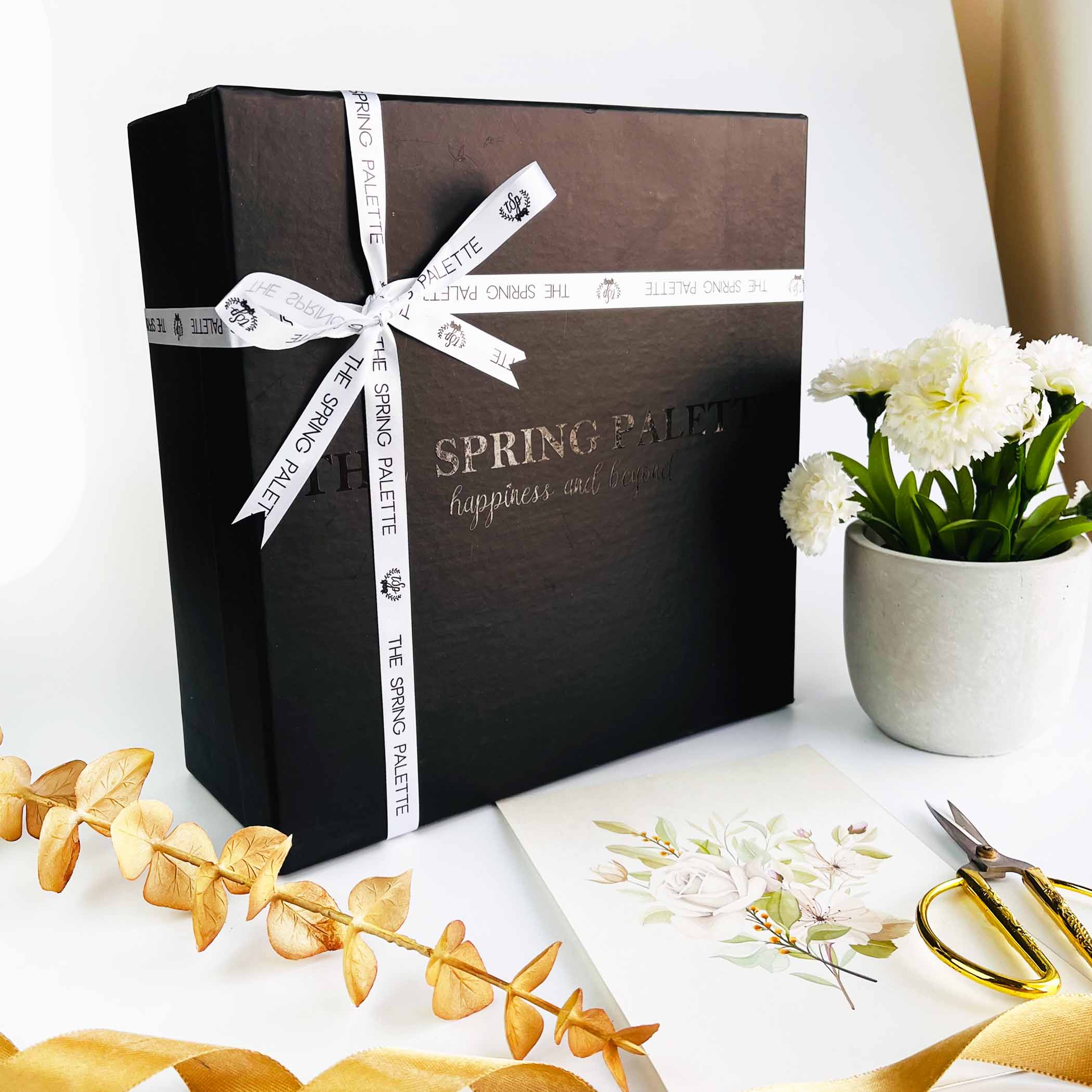 THE SPRING PALETTE Black Gift Box