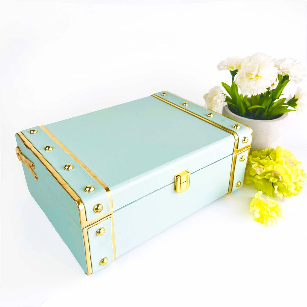 THE SPRING PALETTE Mint Green Trunk Gift Box